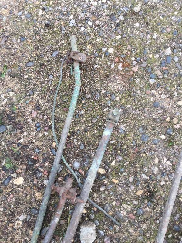 SIX 8 FOOT COPPER GROUNDING RODS