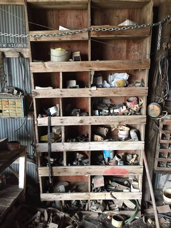 CONTENTS BETWEEN TWO POSTS LOTS OF TOOLS, BOLTS AND MISC