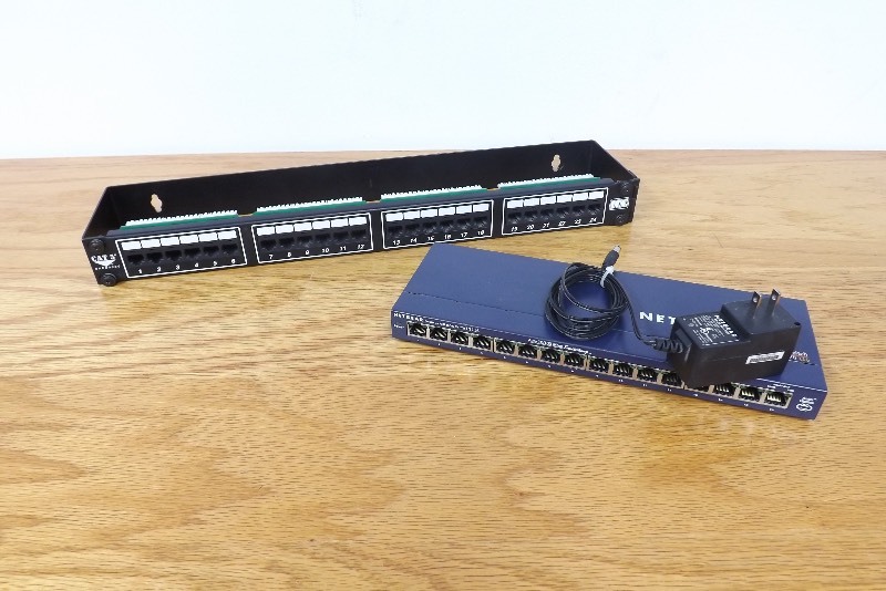 24 Port Patch Panel CAT5e with Hinged Mounting Bracket & Netgear FS116 ProSafe 16-port Desktop Switch