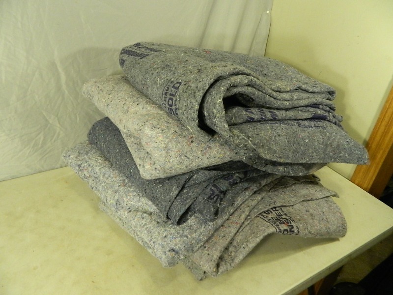 lot 46 image: 6 Moving Blankets