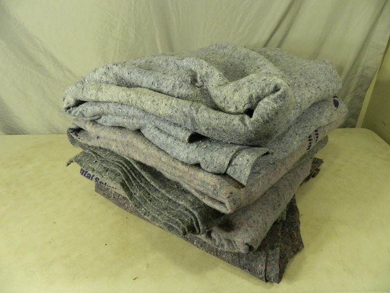 lot 47 image: 6 Moving Blankets