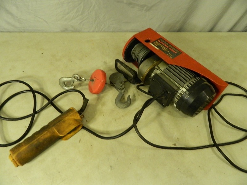 lot 51 image: Electric Cable Hoist