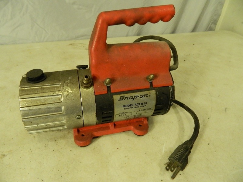 lot 58 image: Snap On Vacuum Pump