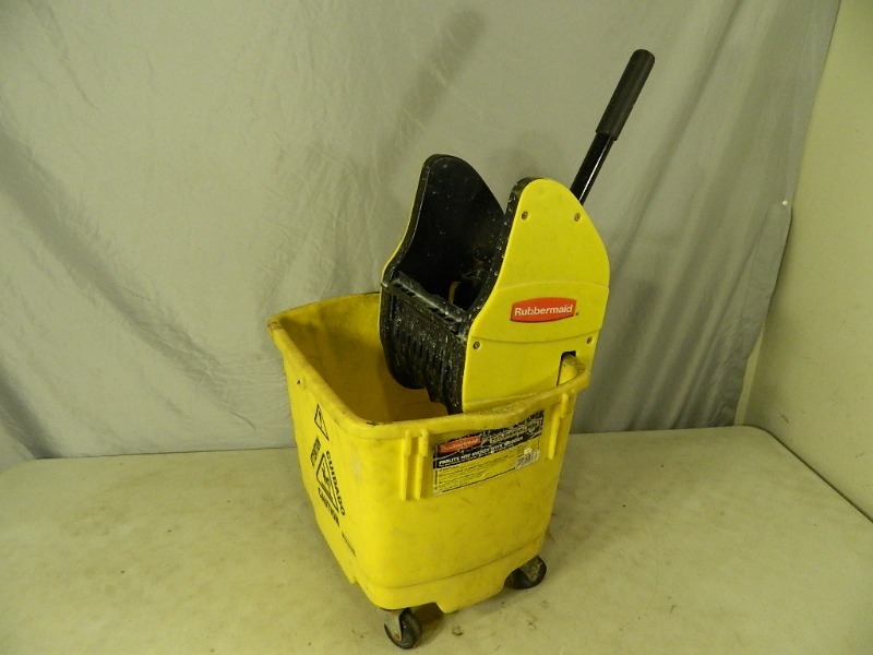 lot 61 image: Mop Bucket with Wringer