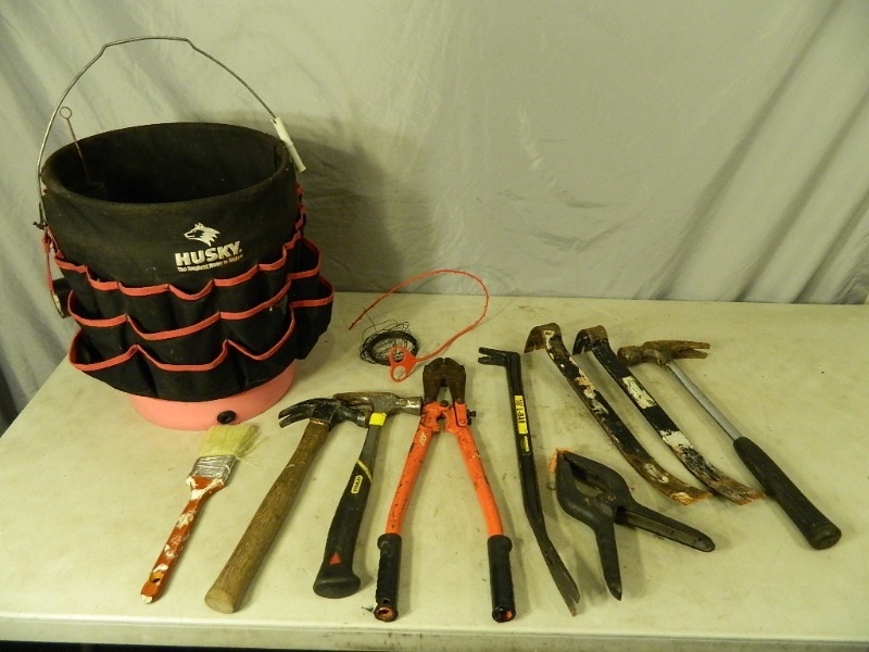 lot 70 image: Bucket Organizer With Tools