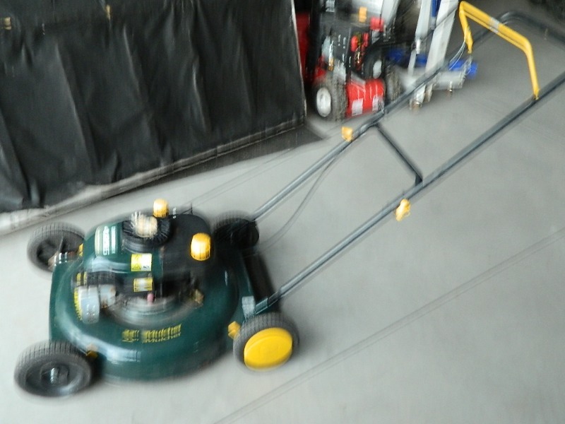 lot 7 image: Craftsman Lawn Mower