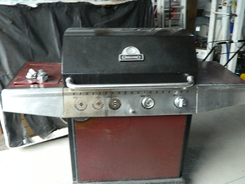 lot 8 image: Large Propane Grill