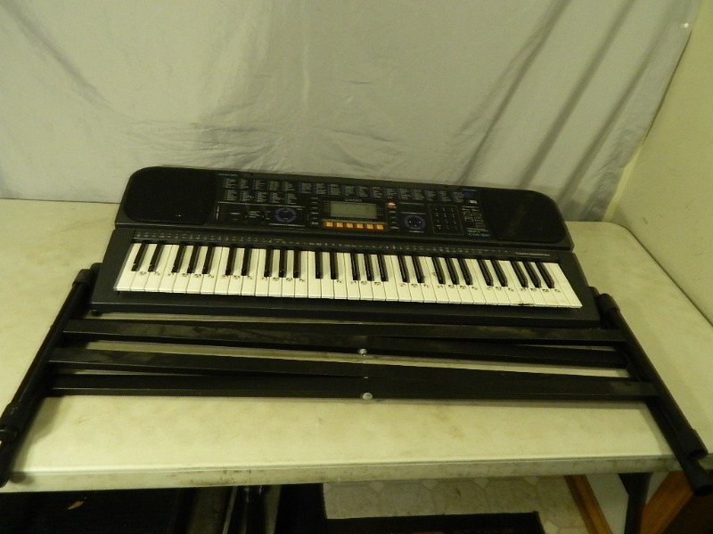 lot 28 image: Casio Keyboard with Stand