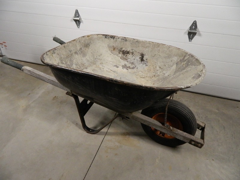 lot 20 image: Wheelbarrow