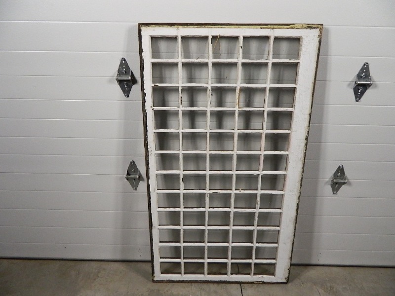 lot 24 image: Old Wood Window