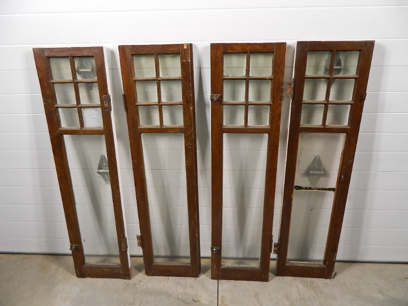 lot 25 image: 4 Hinged Windows
