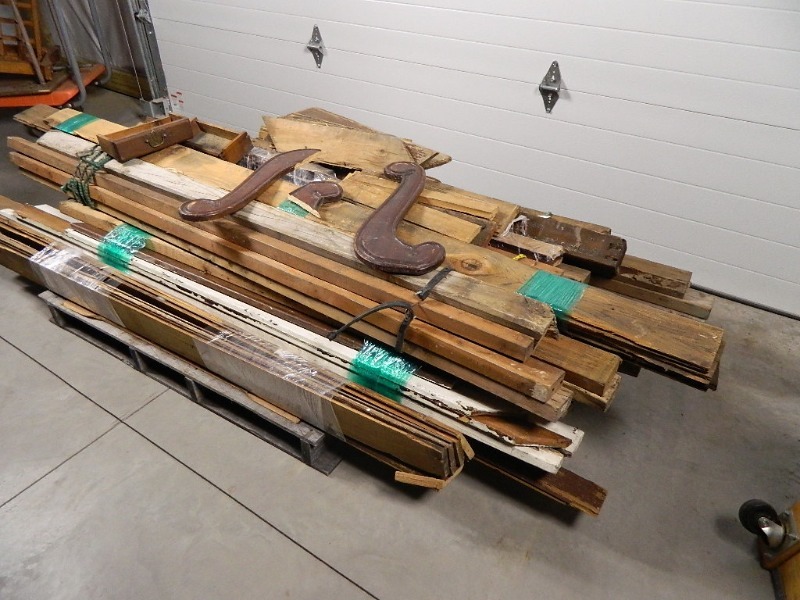 lot 21 image: Repurpose Material  Lumber  Antique Trim