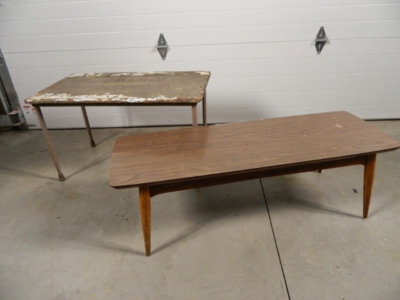 lot 118 image: 2 Small Tables