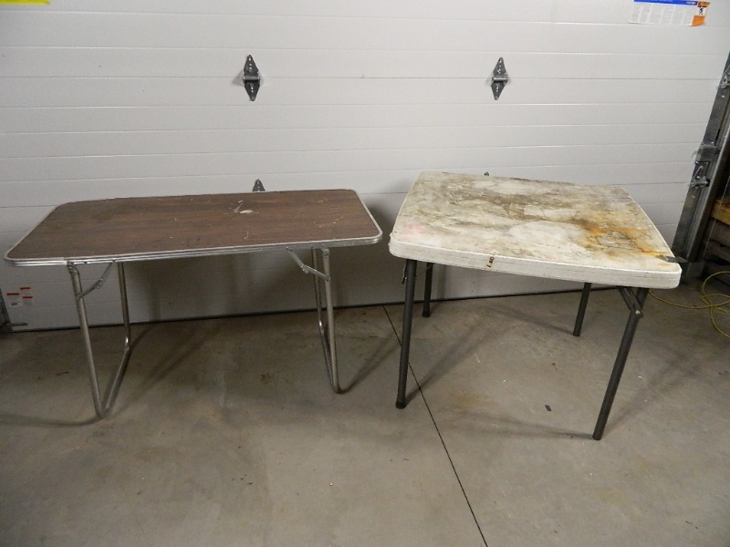 lot 120 image: 2 Folding Tables
