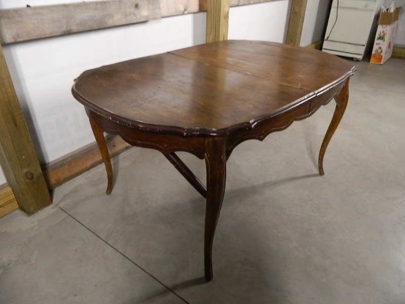 lot 132 image: Dining Table