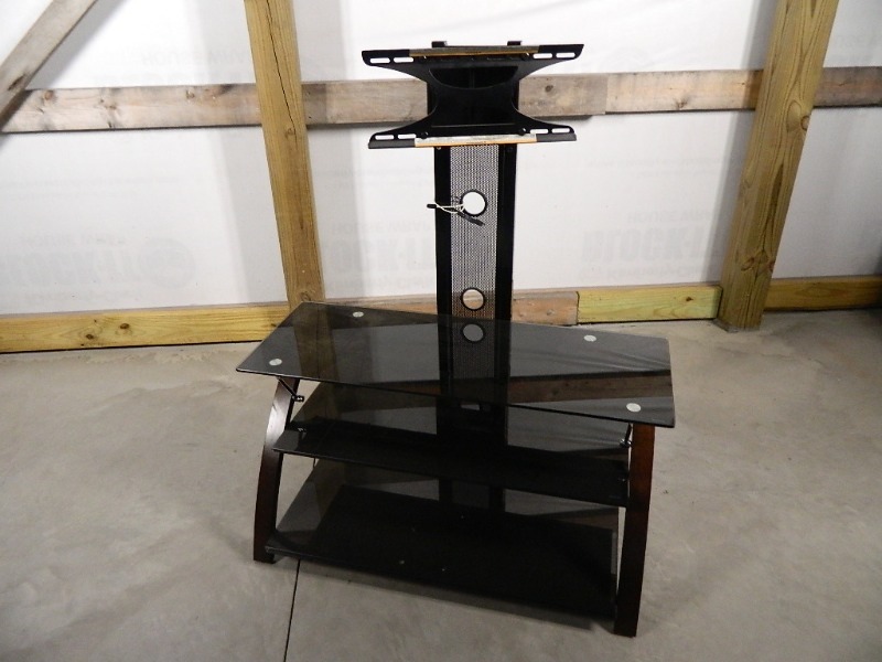 lot 139 image: Flat Panel TV Stand  Entertainment Center