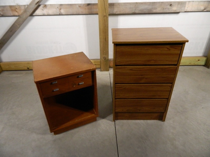 lot 140 image: Small Dresser and Night Stand