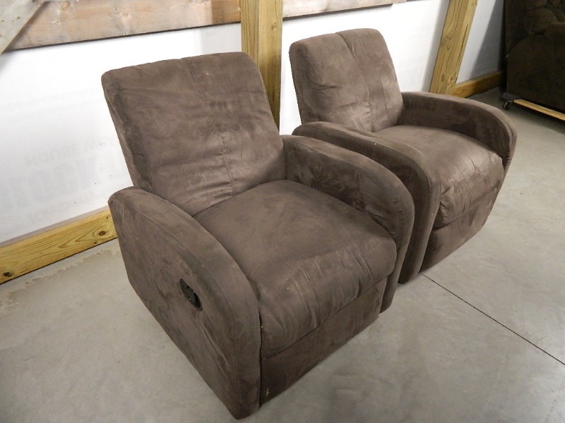 lot 142 image: 2 Microfiber Recliners