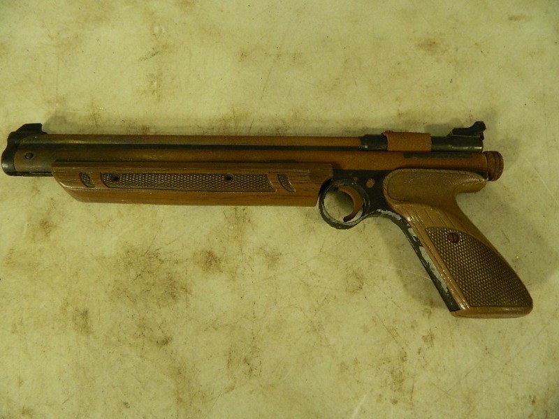 lot 172 image: American Classic Air Pistol
