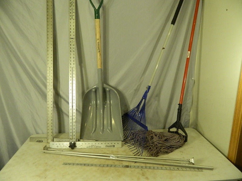 lot 175 image: Long Handle Tools