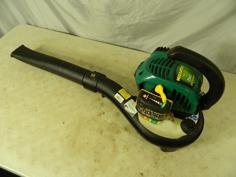 lot 177 image: Weed Eater Gas Blower