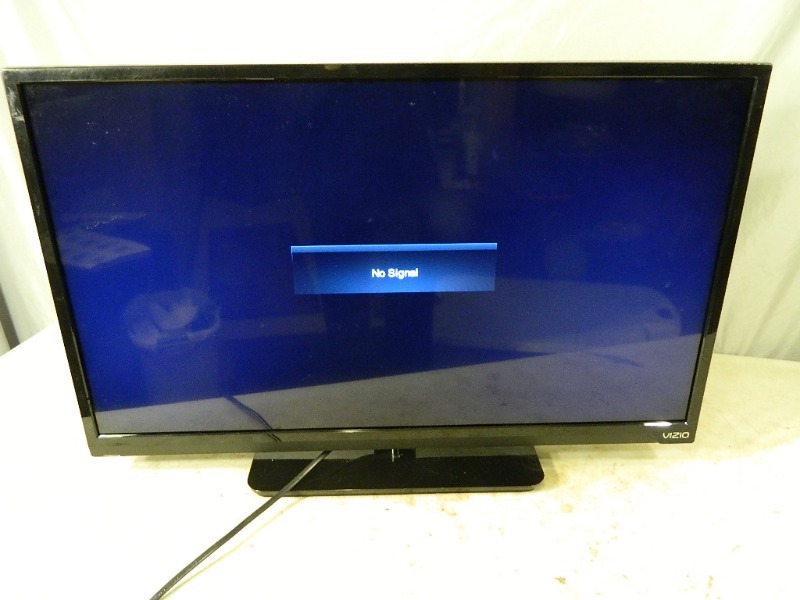 lot 186 image: Vizio 32 Flat Screen TV