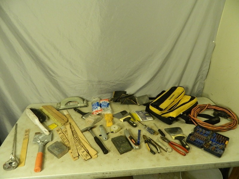 lot 194 image: Hand Tools and Painting Supplies