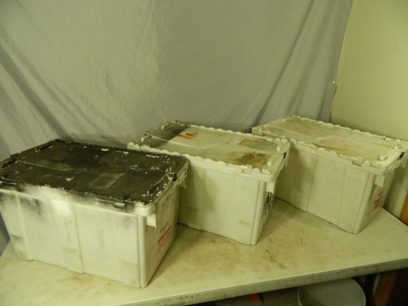 lot 196 image: 3 Matching Commercial Totes