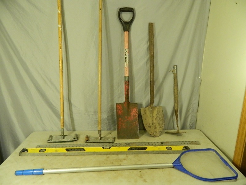 lot 199 image: Long Handle Tools