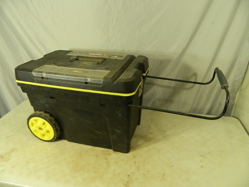 lot 204 image: Stanley Rolling Toolbox