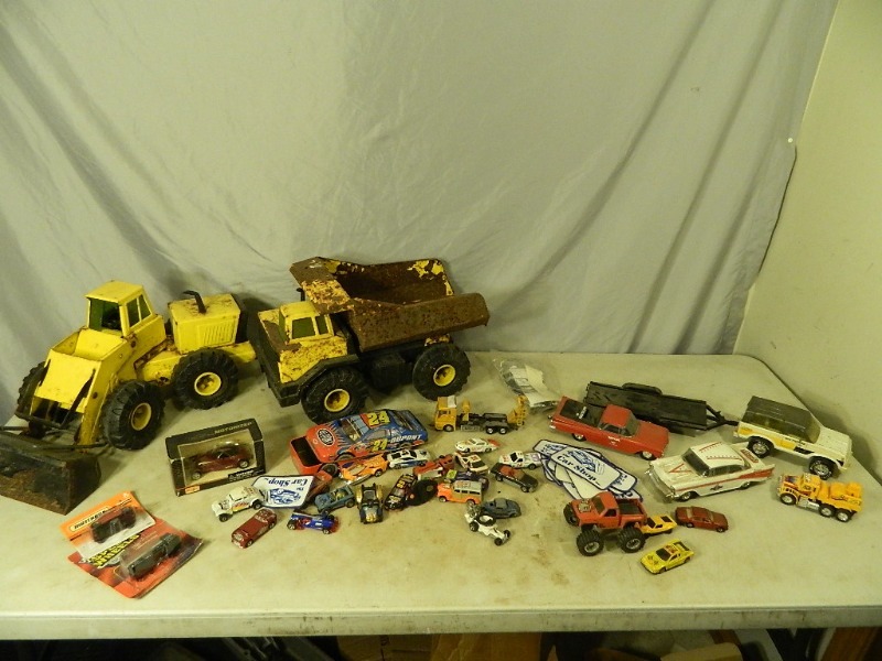 lot 207 image: Tonka Trucks and Collectible Cars