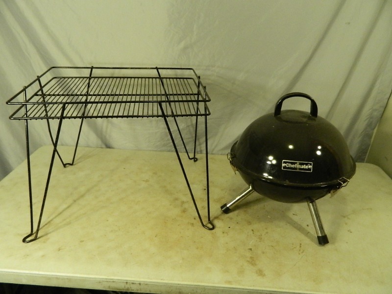 lot 210 image: Small Grill and Stand