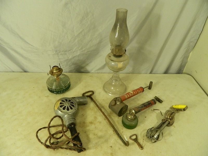 lot 213 image: Oil Lamp and Antiques