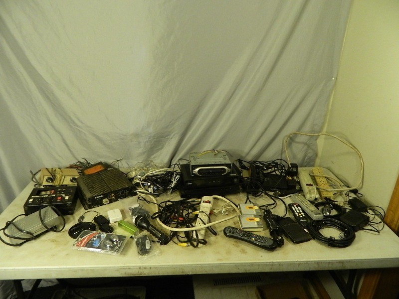 lot 218 image: Assorted Electronics