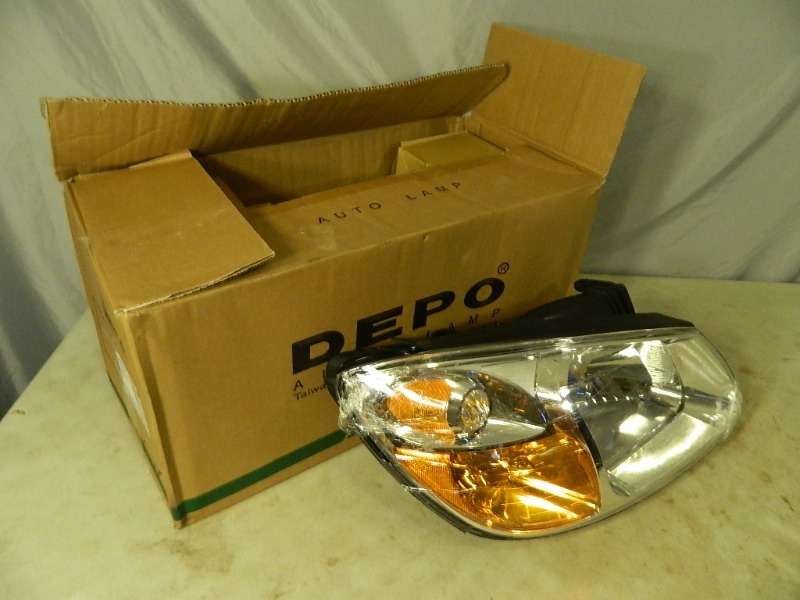 lot 231 image: New Headlight for Kia Spectra