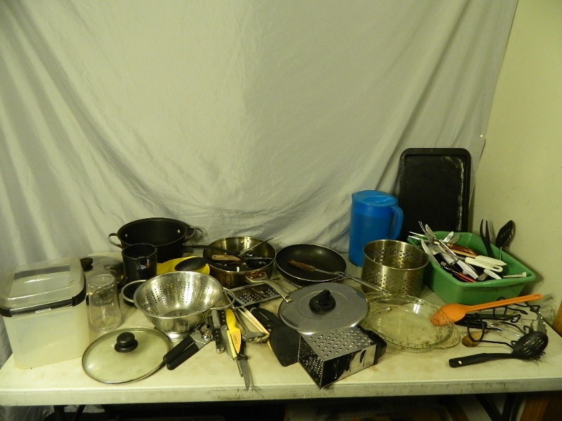 lot 233 image: Kitchen Items