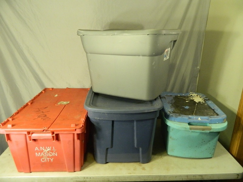 lot 239 image: 4 Assorted Totes with Lids