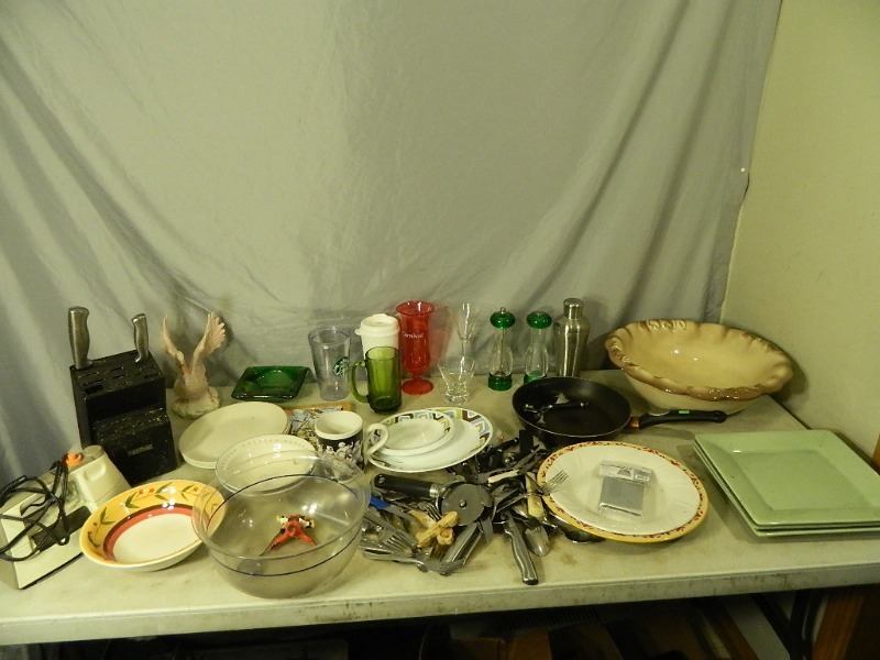 lot 243 image: Kitchen Items