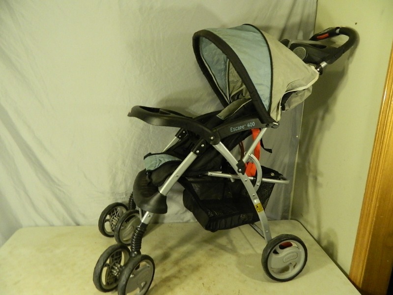 lot 245 image: Colcraft Escape 400 Stroller