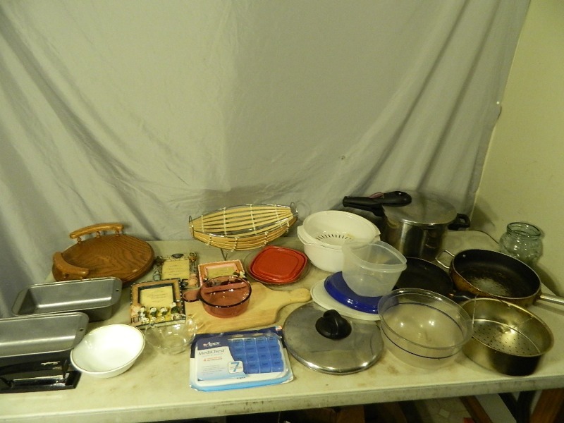 lot 251 image: Kitchen Items and Decor