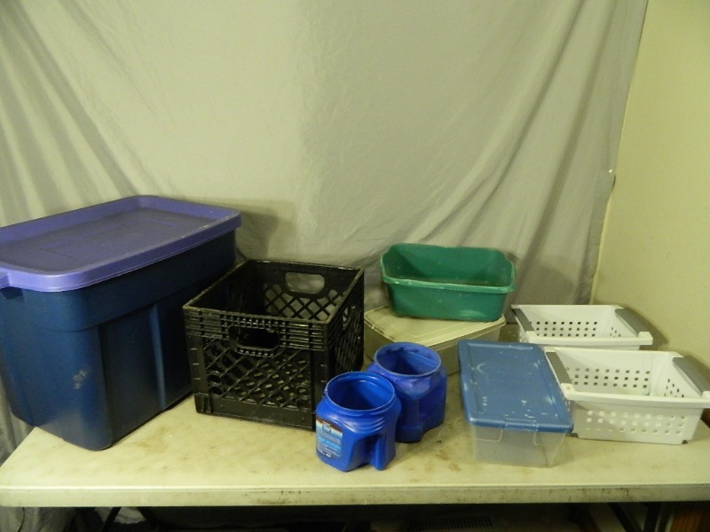 lot 254 image: Tote with Lid and Storage Containers