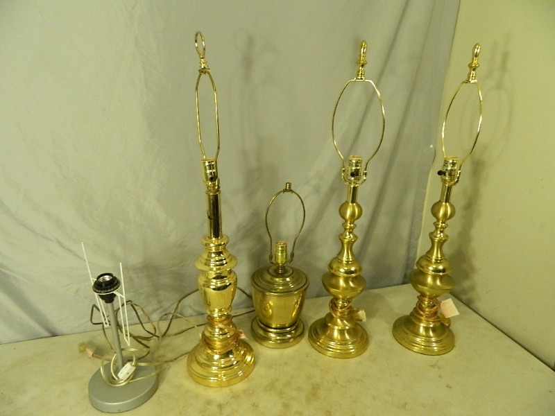 lot 260 image: Lamps