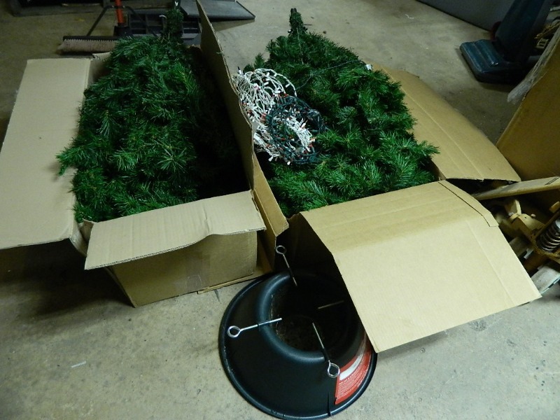 lot 261 image: Large Christmas Tree