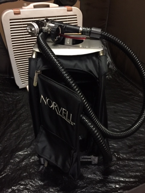 lot 14 image: Norvell Mobile Arena Airbrush Spray Tan Gun w Mobile Case