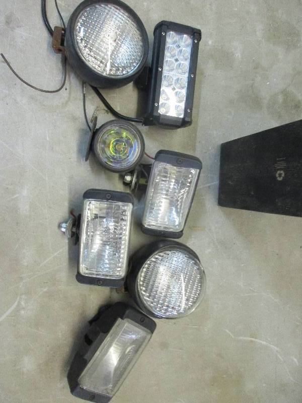 lot 10 image: 7 used fog lights