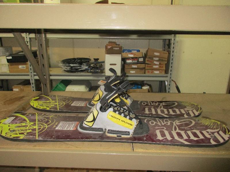 lot 12 image: Body Glove water skis