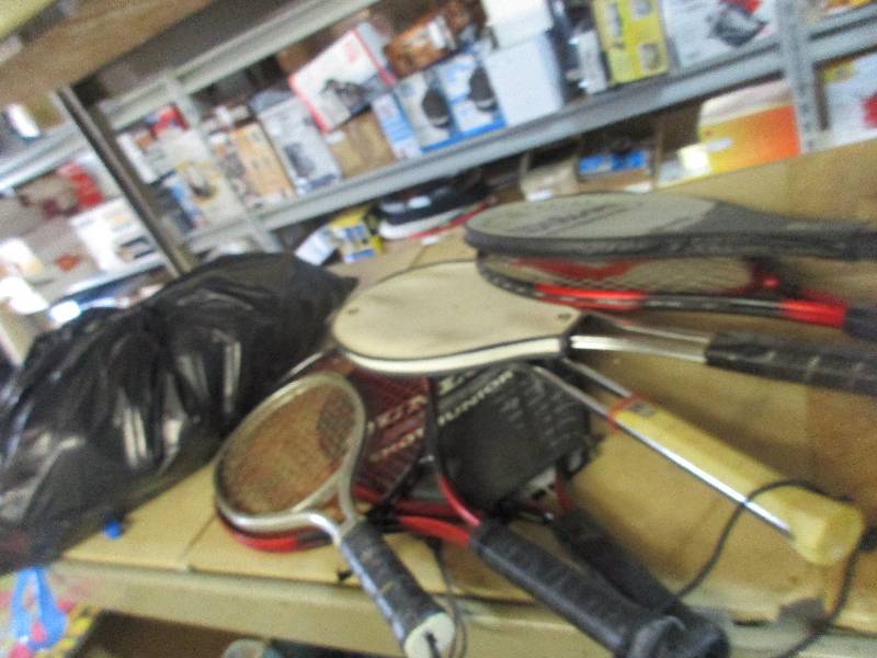 lot 15 image: 7 tennis rackets and bag of tennis balls
