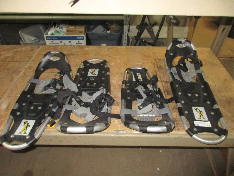 lot 16 image: 2 pairs of atlas snow shoes