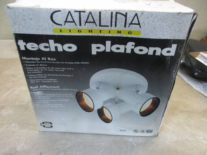 lot 20 image: light fixture - ceiling flush mount