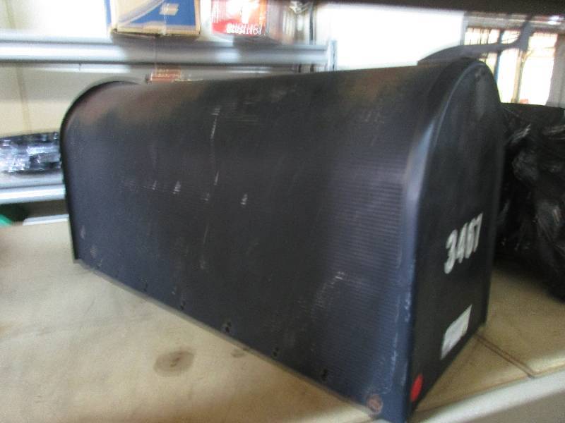 lot 21 image: mail box